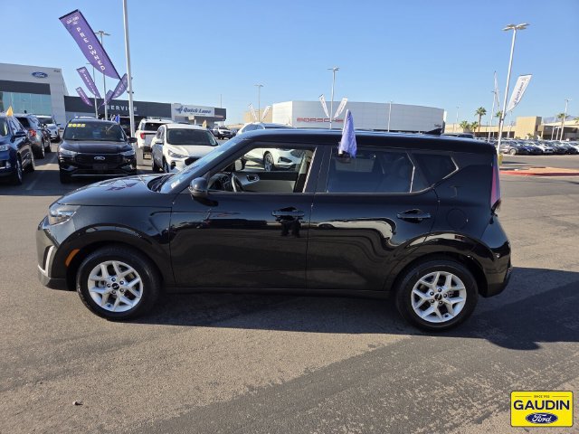 Used 2025 Kia Soul LX w/ LX Technology Package FWD image 4