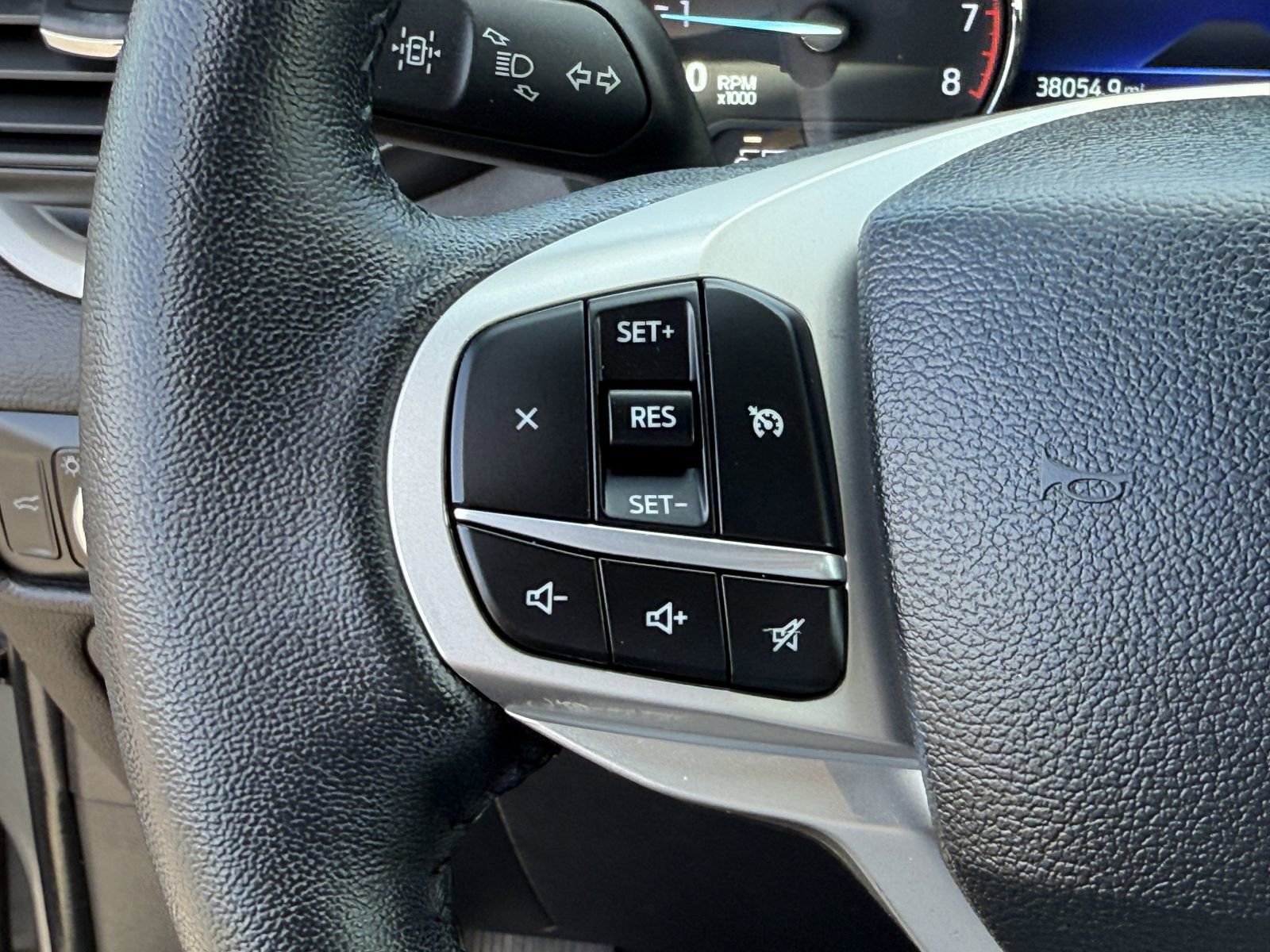 Certified 2023 Ford Explorer XLT RWD image 28