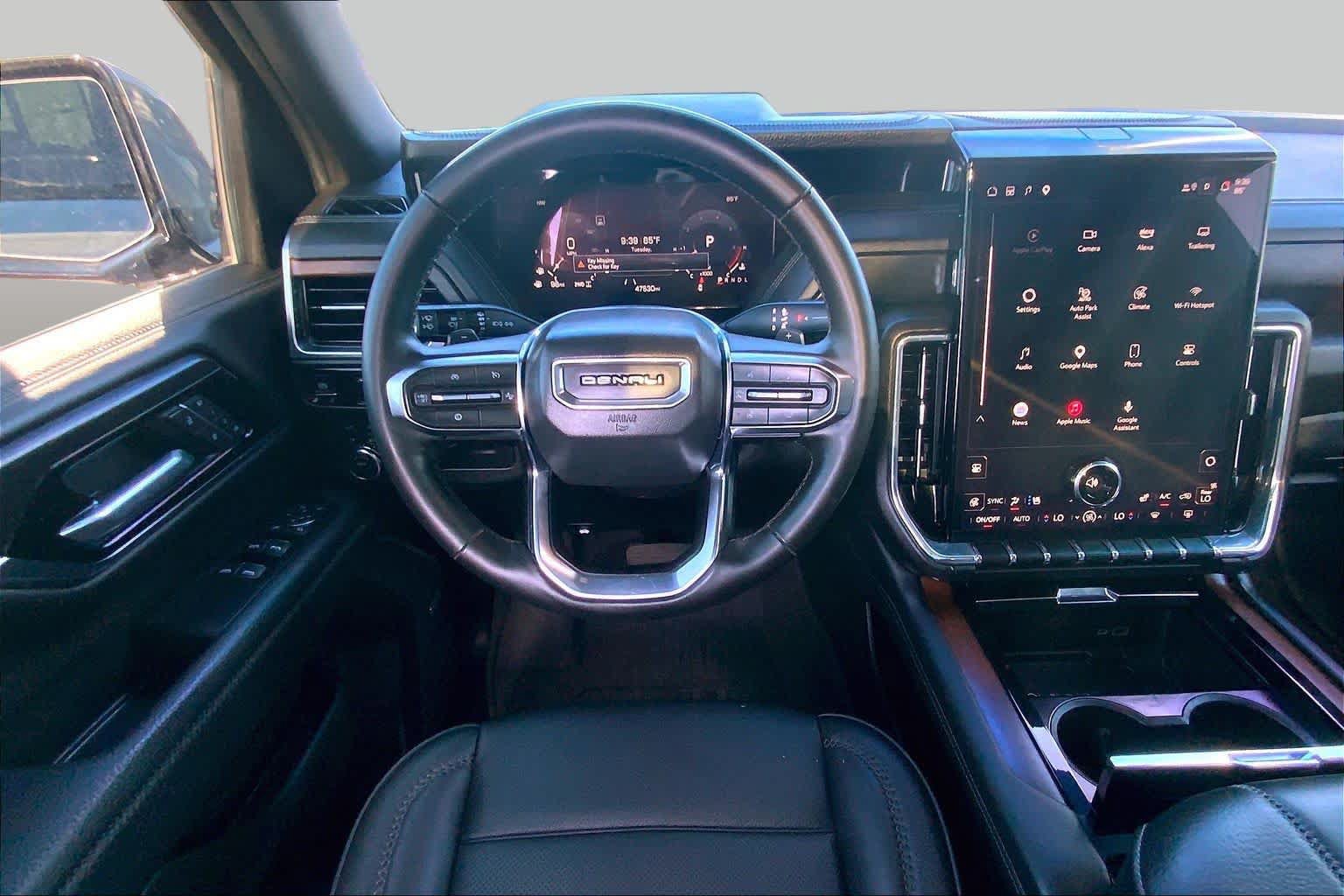 Used 2025 GMC Yukon Denali w/ Sun & Power Step Package AWD/4WD image 6