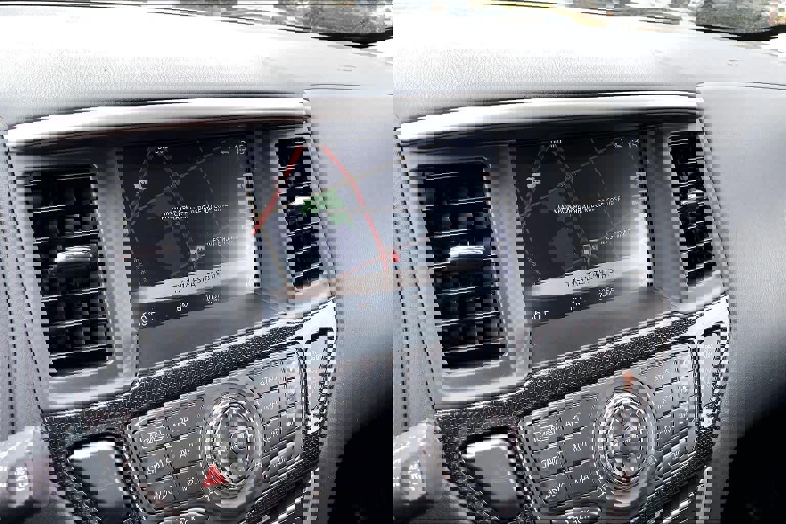 Used 2020 Nissan Pathfinder SL image 34