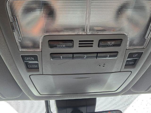 Used 2019 Toyota Highlander XLE AWD/4WD image 32