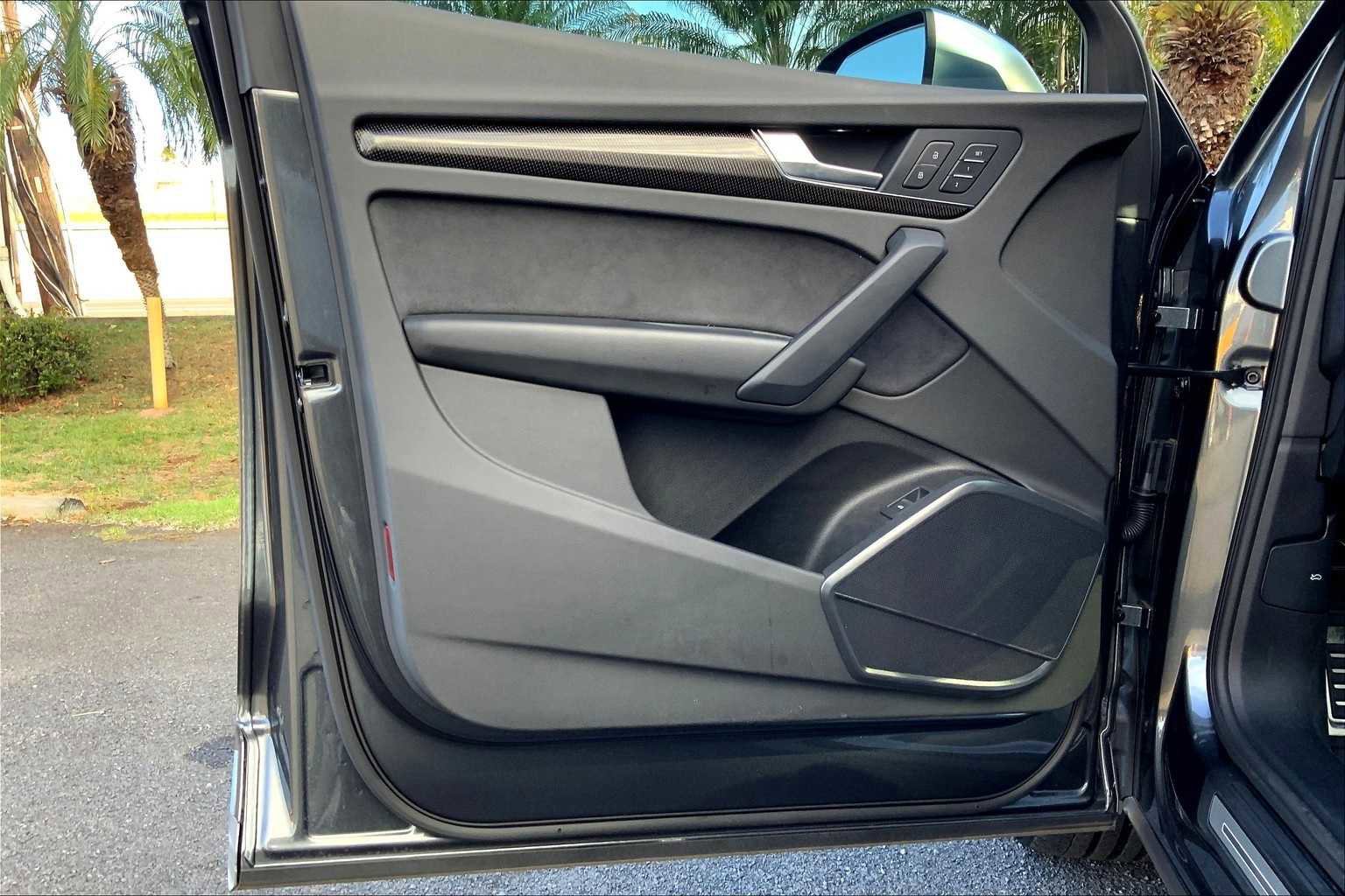 Used 2022 Audi SQ5 Premium image 27