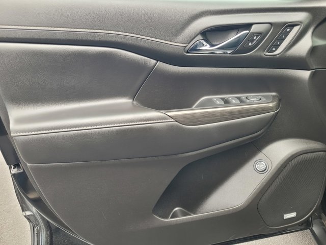 Used 2023 GMC Acadia SLT w/ Elevation Edition FWD image 17