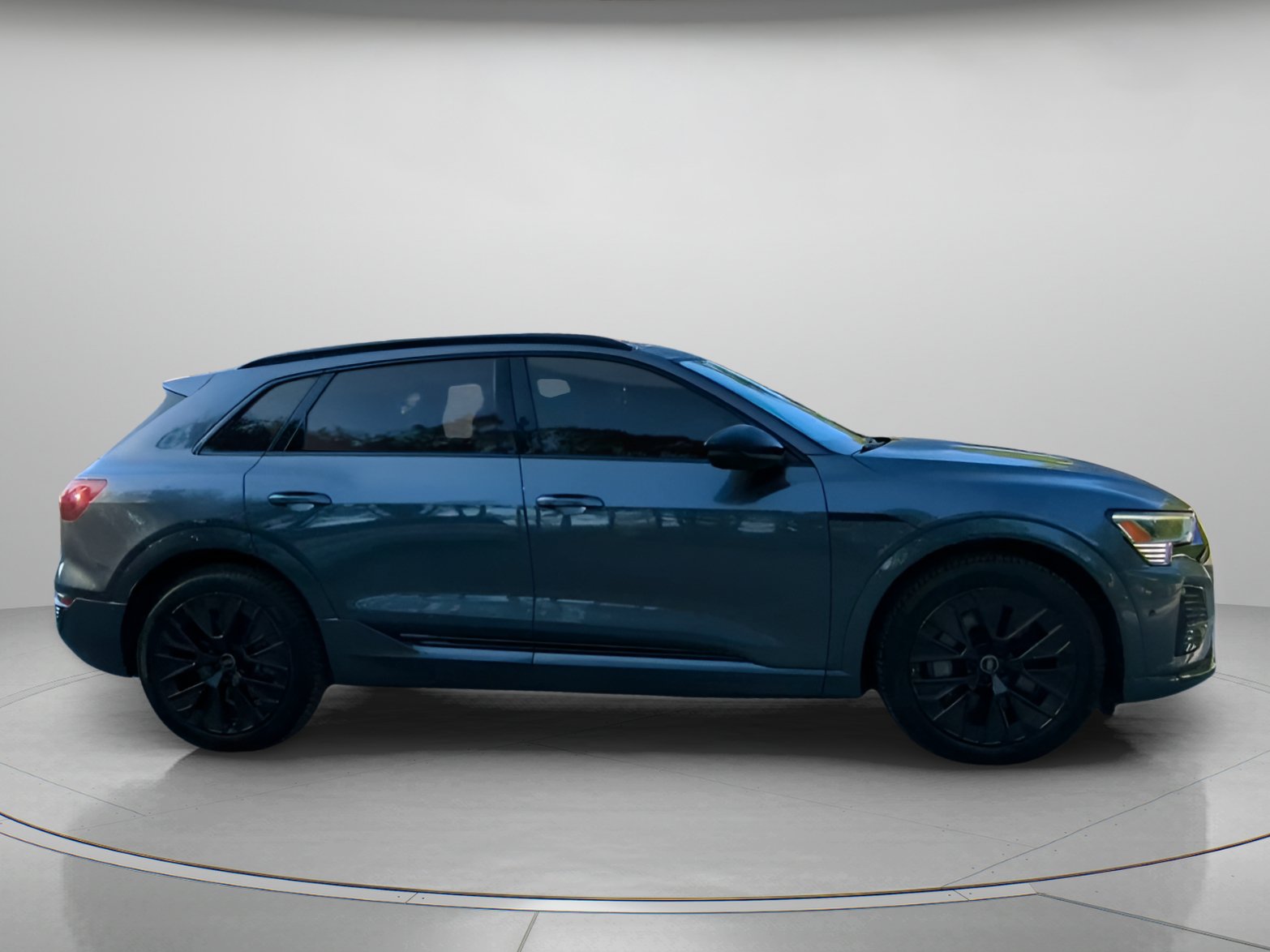 Used 2024 Audi Q8 e-tron Prestige AWD/4WD image 33