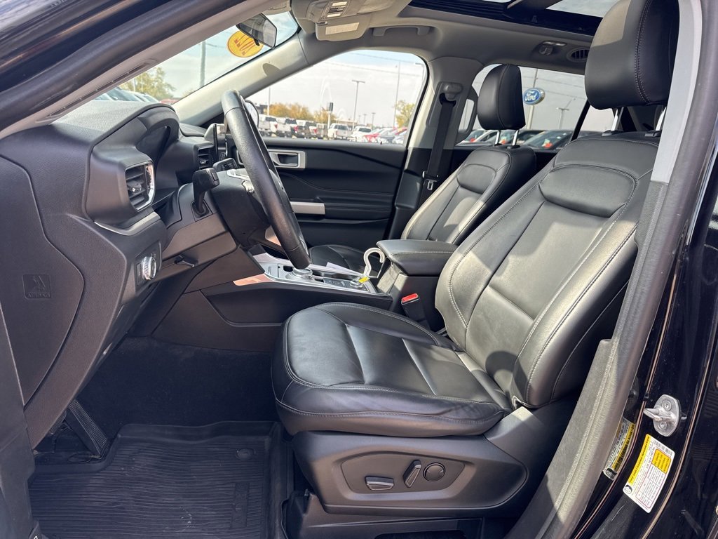 Certified 2022 Ford Explorer XLT w/ Equipment Group 202A image 11