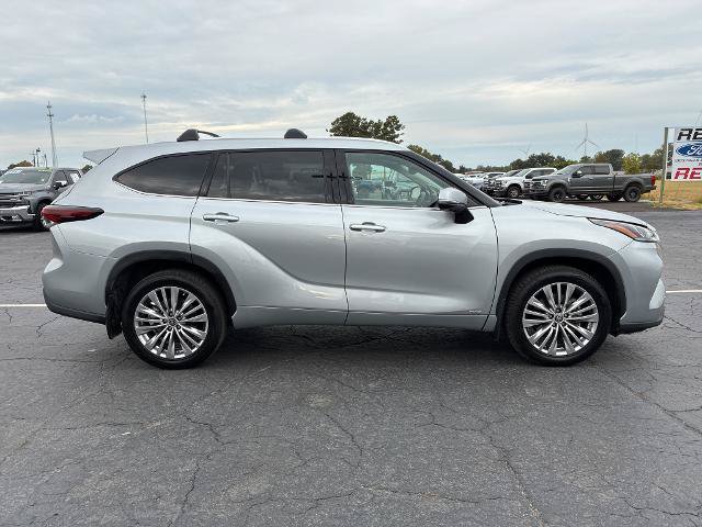 Used 2024 Toyota Highlander Platinum AWD/4WD image 4