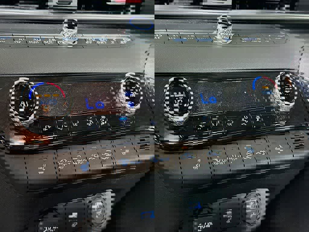 Used 2023 Hyundai Elantra SEL w/ Convenience Package image 16