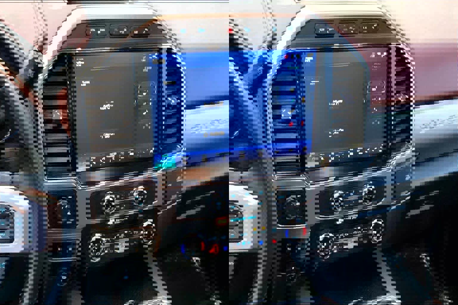 Certified 2022 Ford F450 Platinum w/ FX4 Off-Road Package image 9