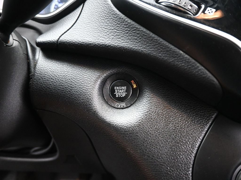 Used 2019 Jeep Cherokee Limited w/ Technology Group image 45