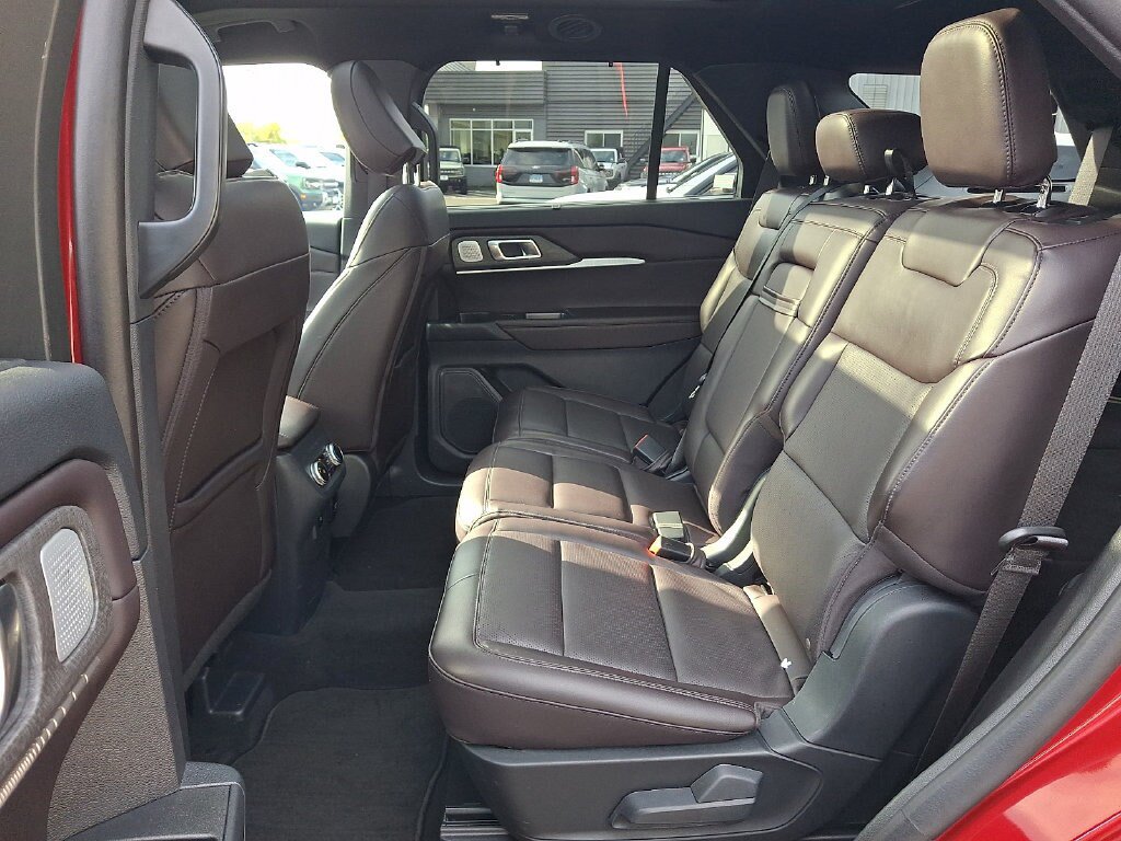 Certified 2025 Ford Explorer Platinum AWD/4WD image 10