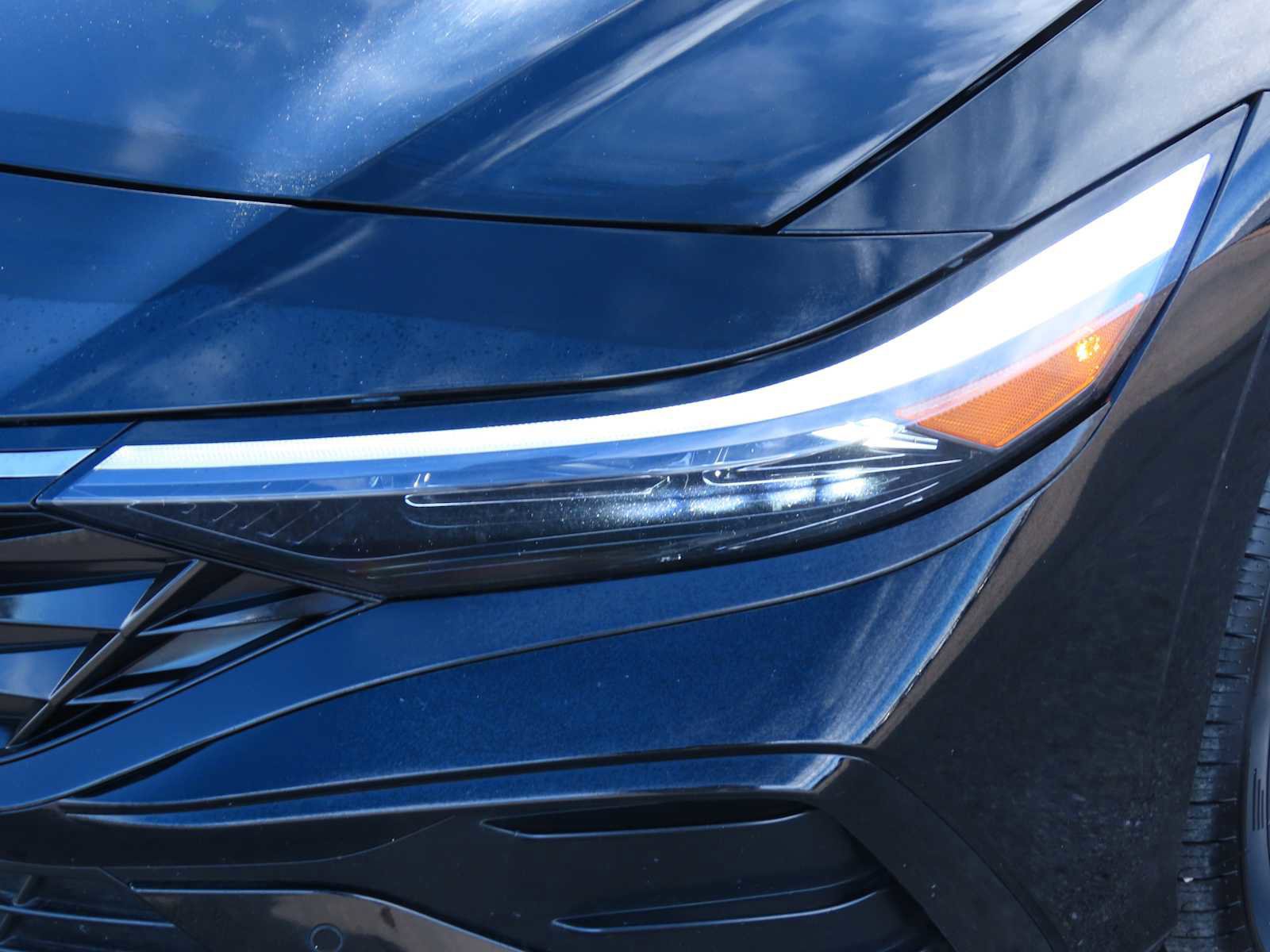 Used 2024 Hyundai Elantra Limited image 10