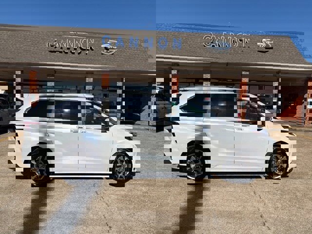 Used 2024 Toyota Sienna XLE image 8