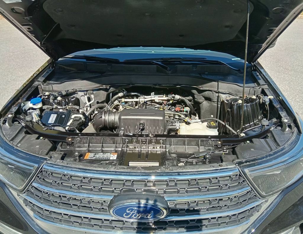 Certified 2024 Ford Explorer XLT w/ Equipment Group 202A AWD/4WD image 9