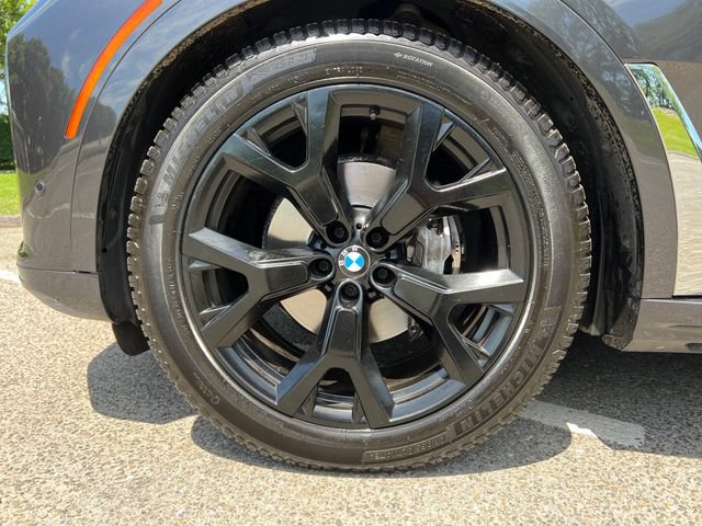 Used 2022 BMW X7 xDrive40i w/ Cold Weather Package AWD/4WD image 16