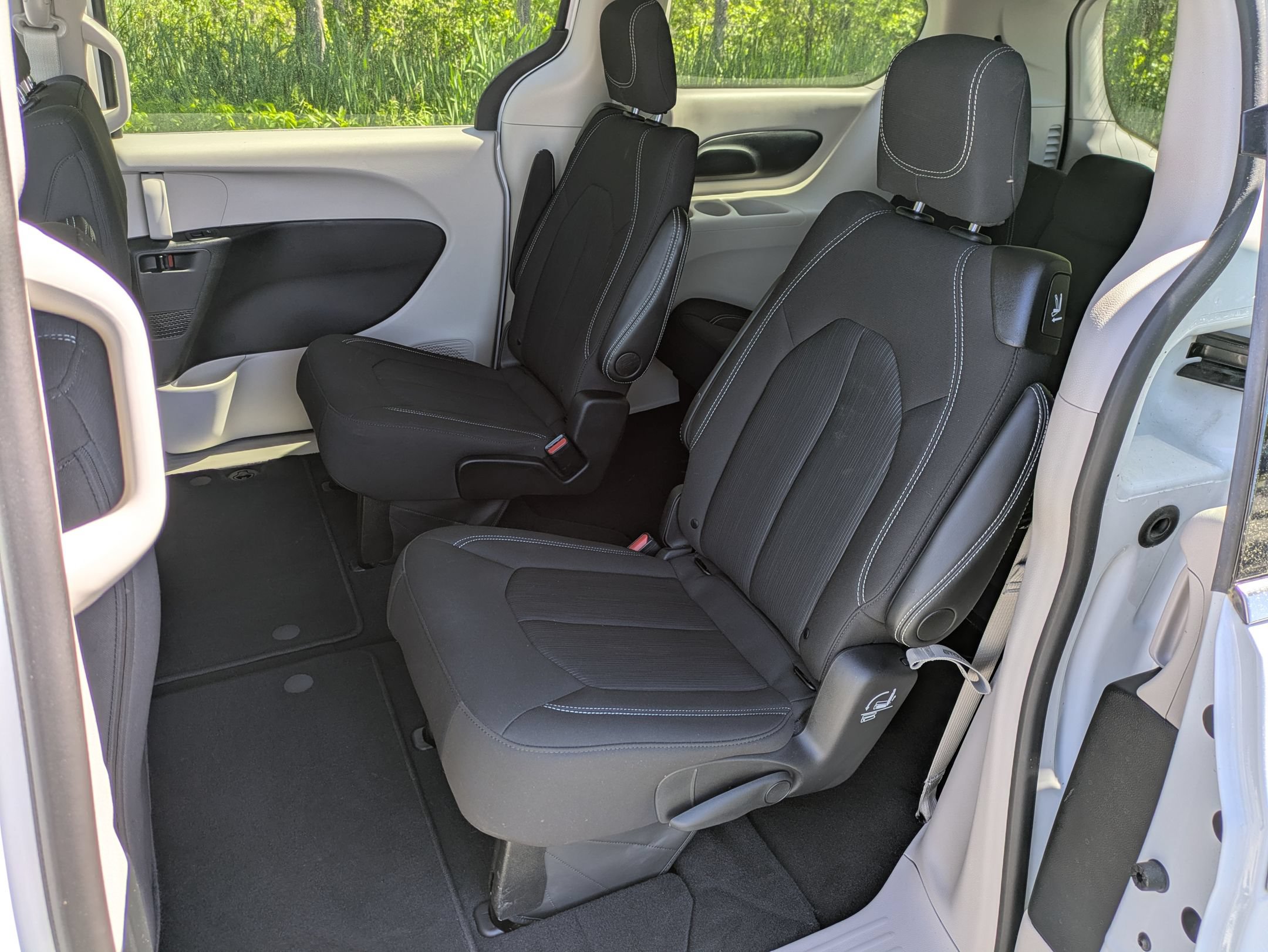Used 2024 Chrysler Voyager LX FWD image 17