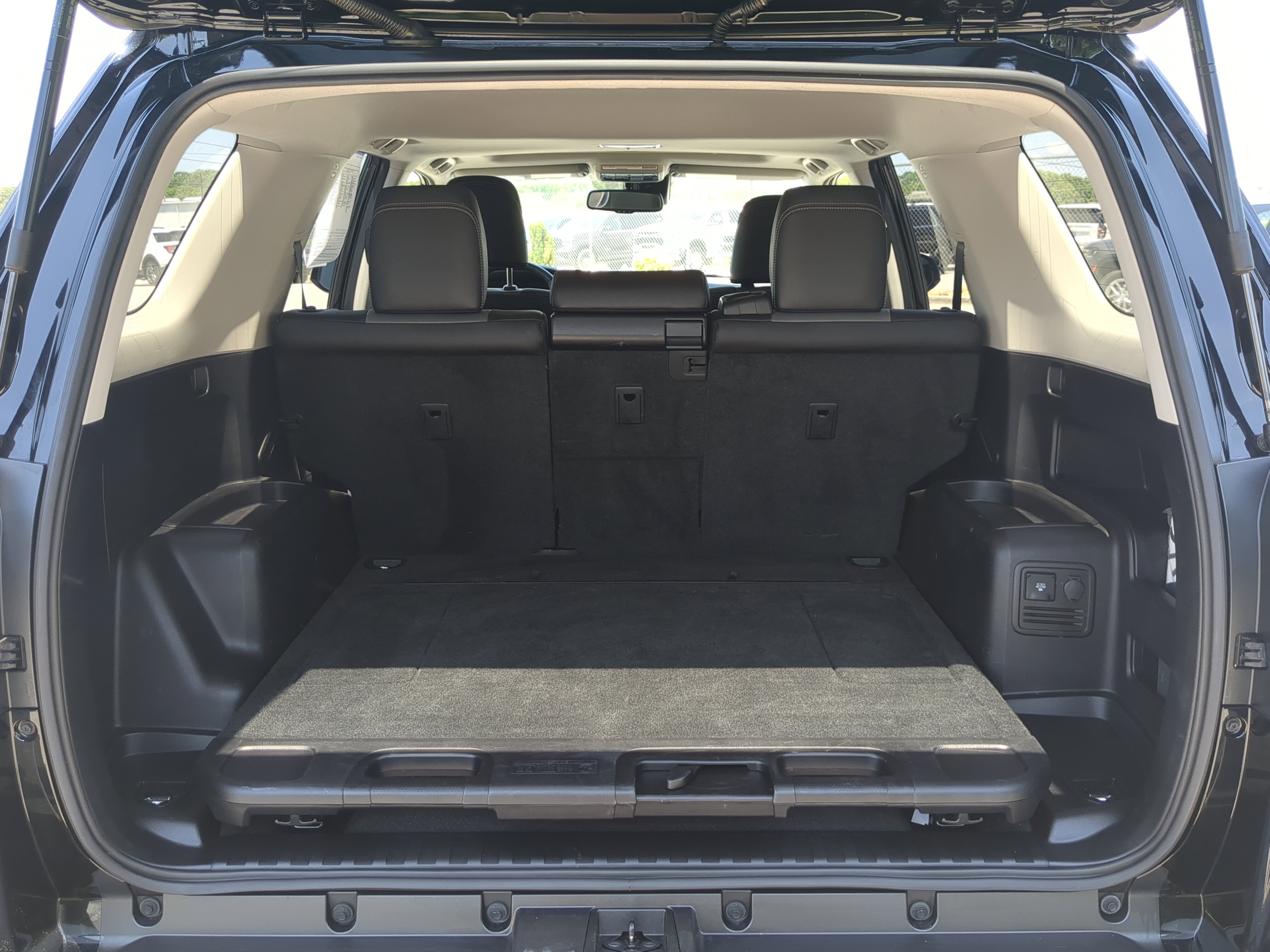 Used 2020 Toyota 4Runner SR5 Premium w/ Moonroof Package RWD image 11