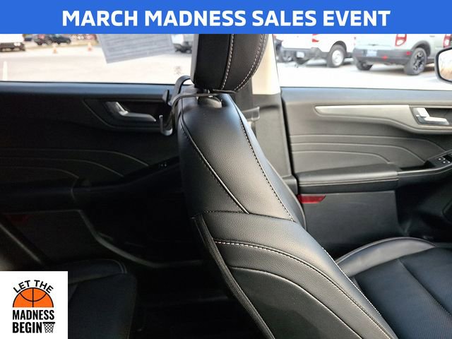 Certified 2022 Ford Escape Titanium w/ Class II Trailer Tow Package image 13