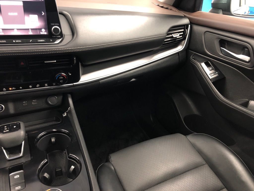 Used 2022 Nissan Rogue SV w/ SV Premium Package image 17