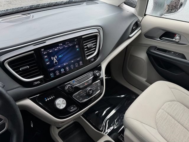Used 2019 Chrysler Pacifica Touring Plus FWD image 26
