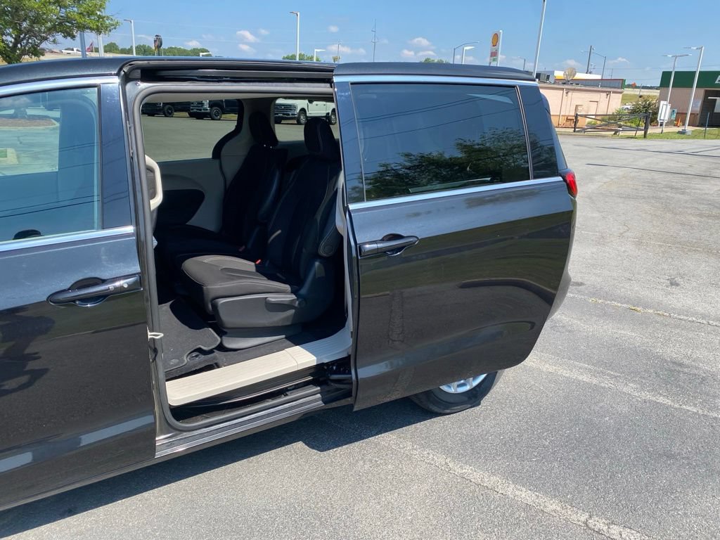 Used 2020 Chrysler Voyager LX FWD image 27