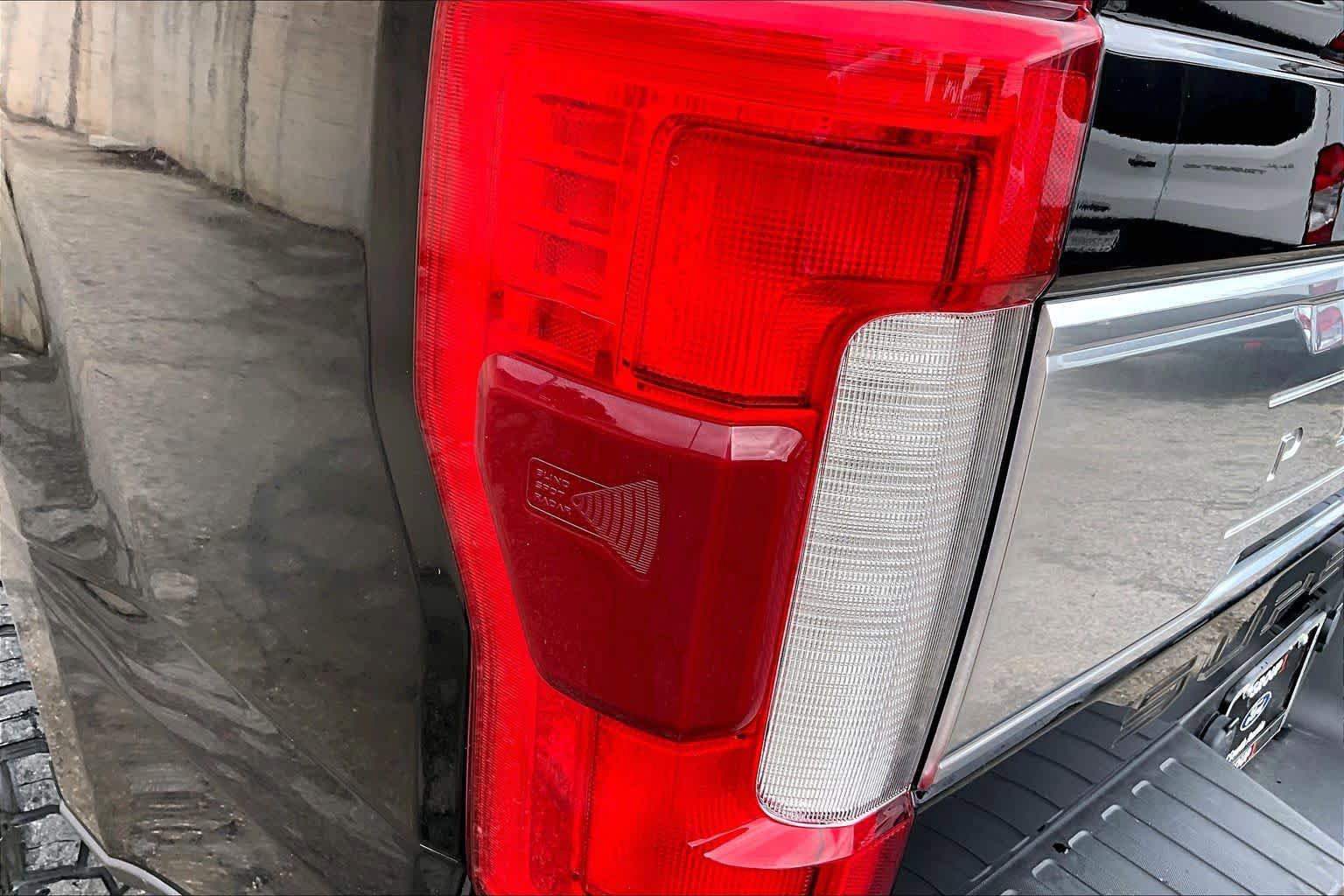 Certified 2019 Ford F350 Platinum w/ Platinum Ultimate Package AWD/4WD image 28