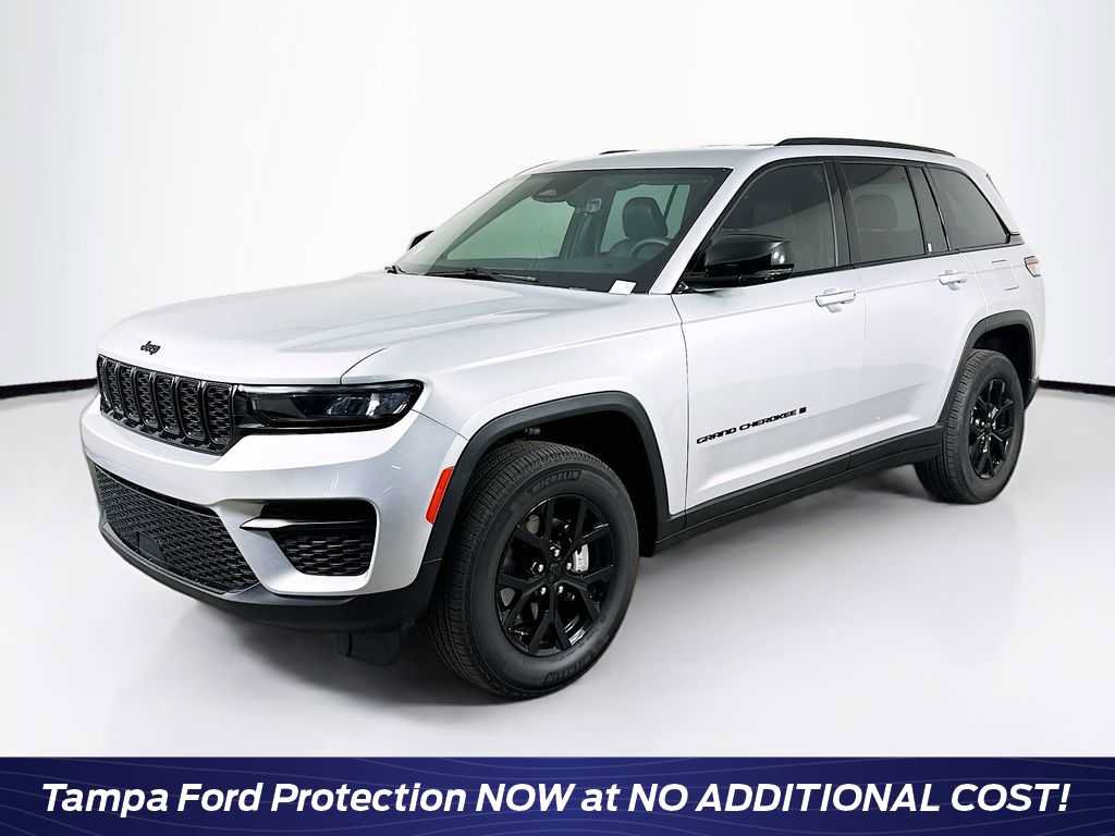 Used 2025 Jeep Grand Cherokee Altitude