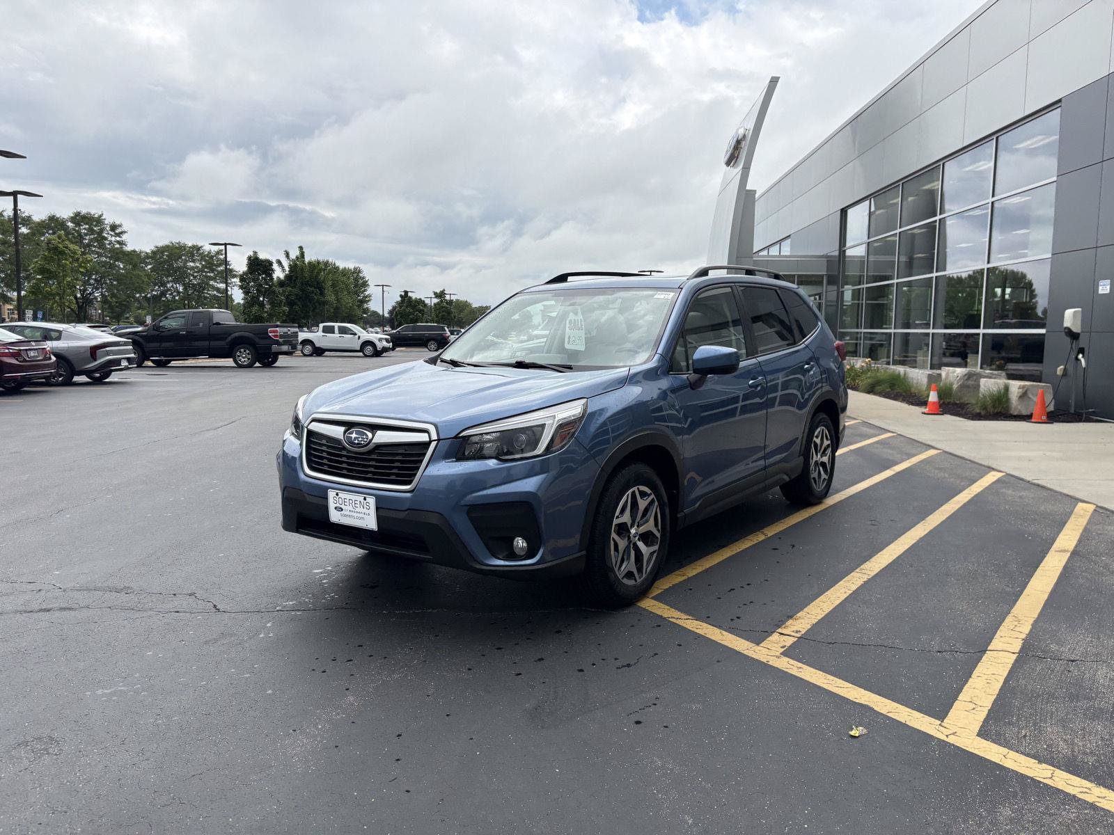 Used 2021 Subaru Forester Premium AWD/4WD image 3