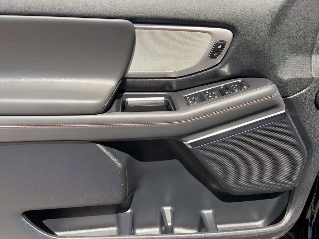 Certified 2025 Ford Expedition Active AWD/4WD image 18
