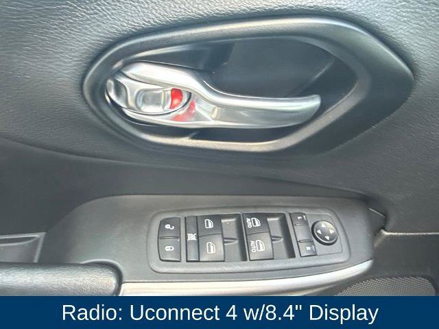 Used 2022 Jeep Cherokee Latitude Lux w/ Sun & Sound Group FWD image 12