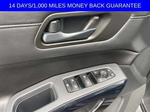 Used 2025 Nissan Pathfinder SV FWD image 12