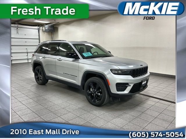 Used 2025 Jeep Grand Cherokee 4WD image 1