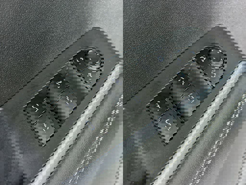 Used 2025 GMC Acadia Elevation image 30