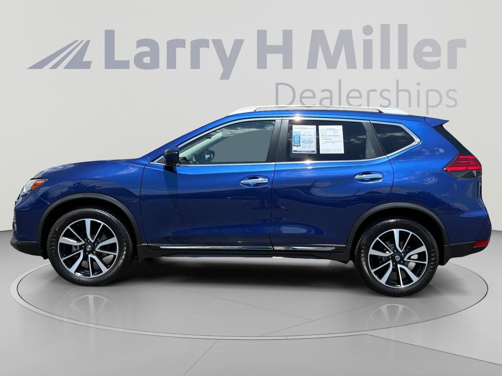 Used 2017 Nissan Rogue SL w/ SL Premium Package AWD/4WD image 2
