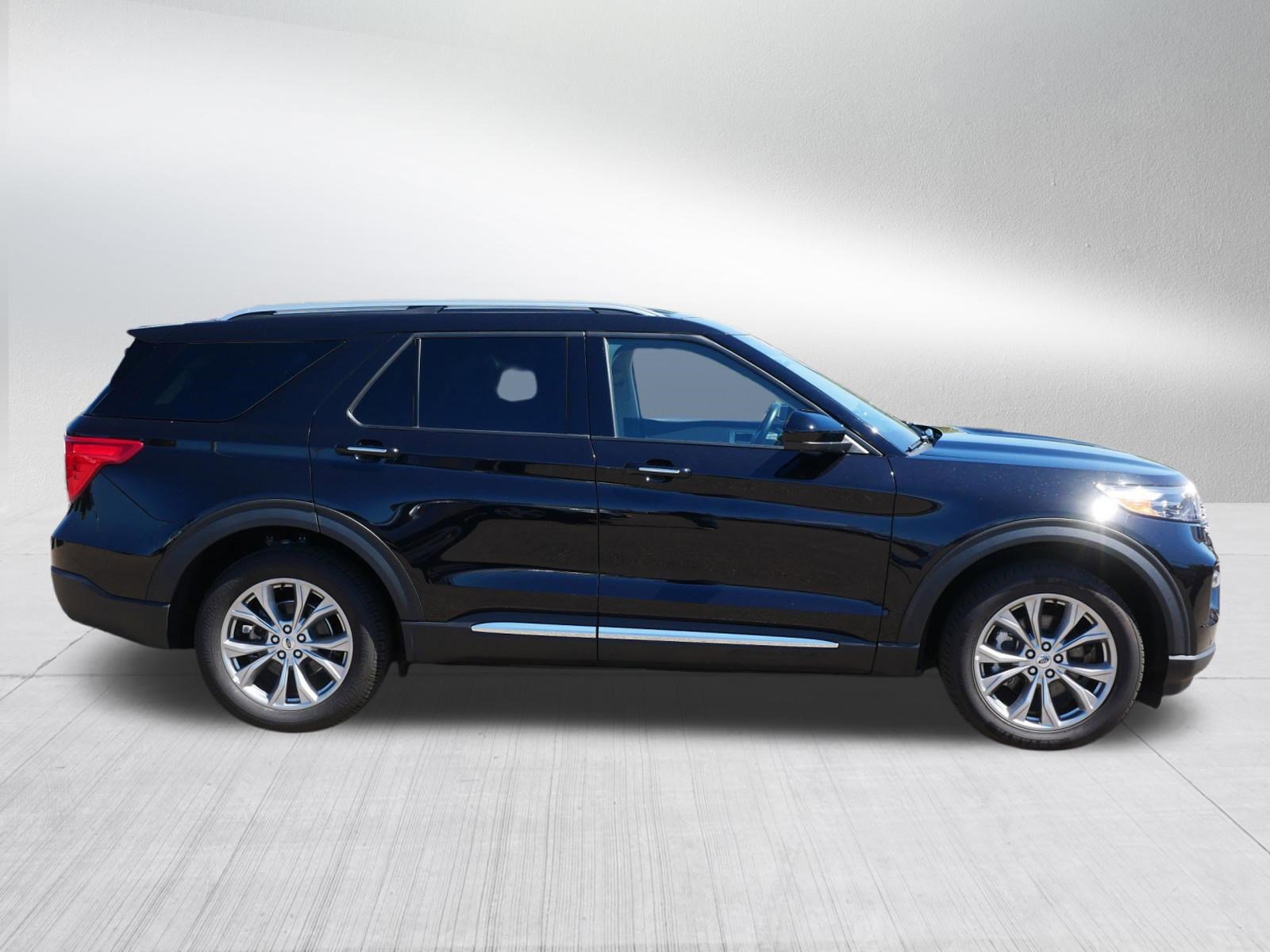 Certified 2023 Ford Explorer Limited AWD/4WD image 8