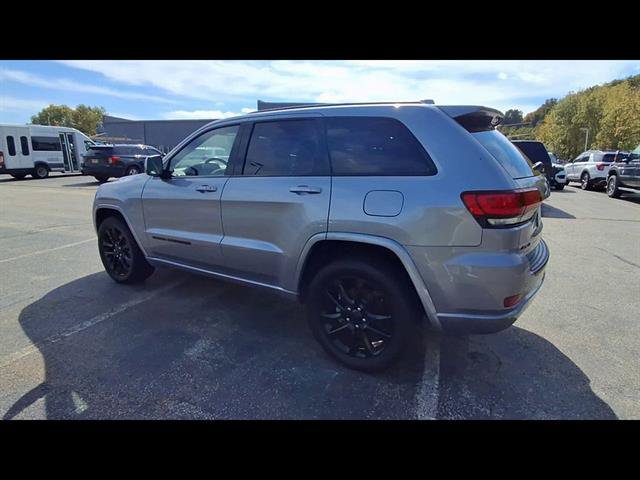 Used 2021 Jeep Grand Cherokee Laredo X AWD/4WD image 6
