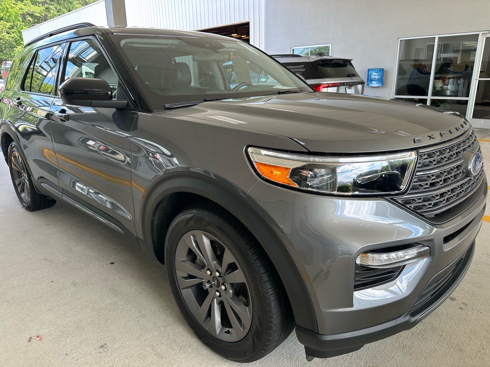 Certified 2022 Ford Explorer XLT w/ Equipment Group 202A RWD image 6