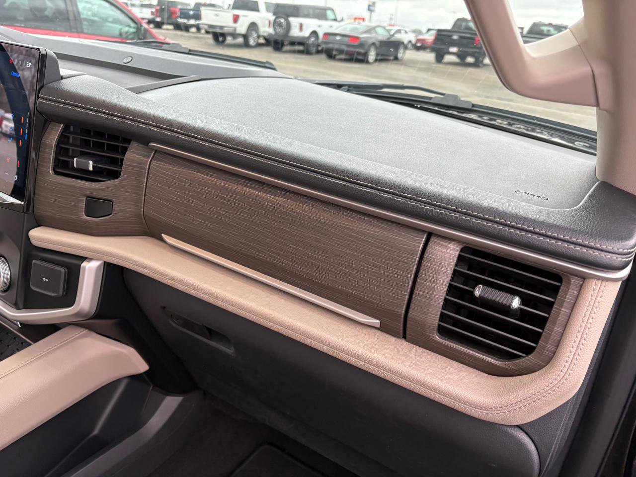 Certified 2024 Ford Expedition Limited image 48