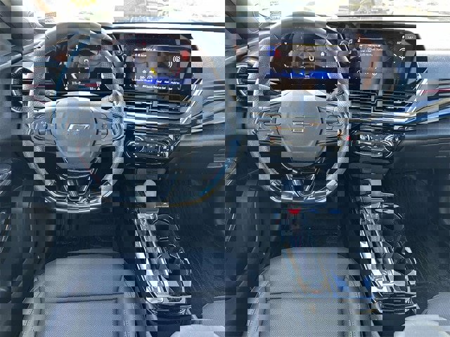 Used 2025 Chevrolet Trax RS w/ Sunroof Package image 8