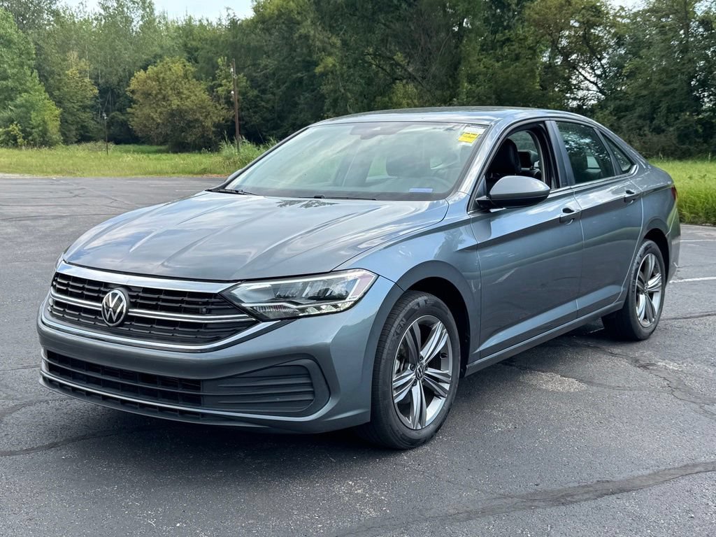 Used 2022 Volkswagen Jetta SE FWD image 3