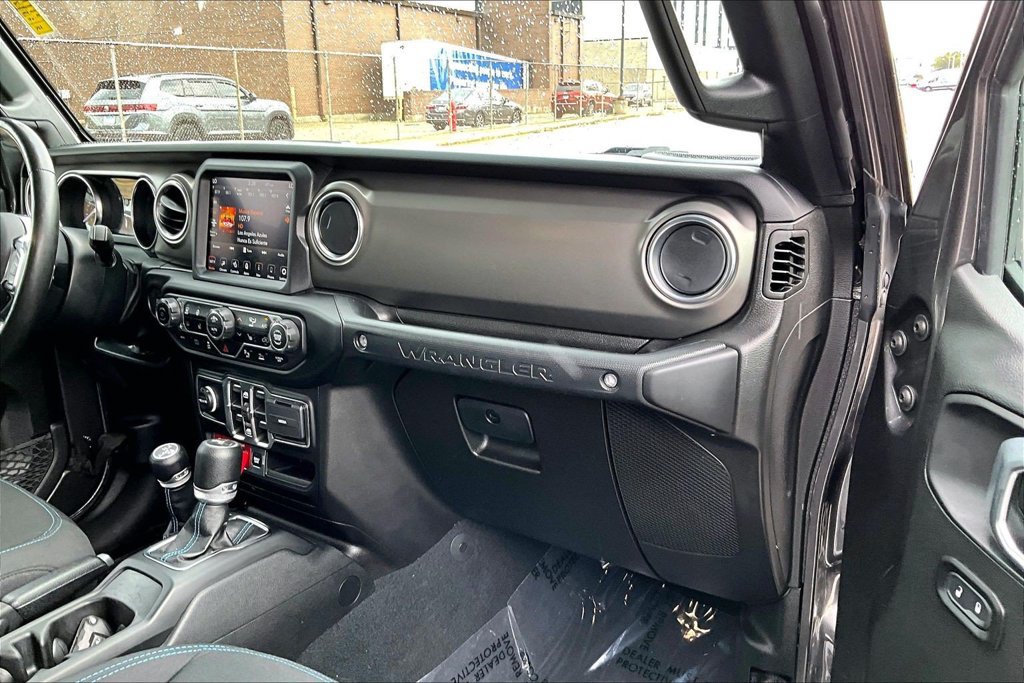 Used 2022 Jeep Wrangler Unlimited Rubicon 4xe w/ Cold Weather Group AWD/4WD image 15