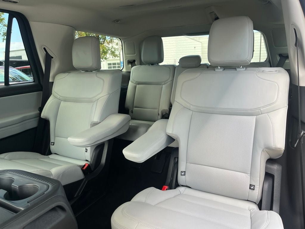 Certified 2025 Ford Expedition Platinum w/ Driver's Package AWD/4WD image 14