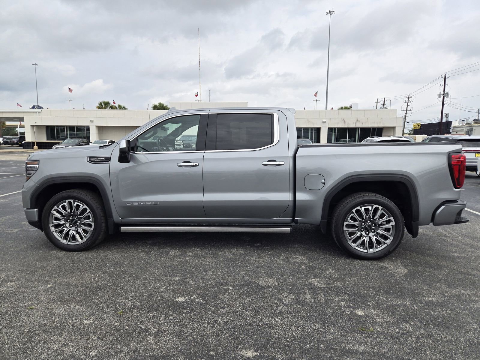 Used 2024 GMC Sierra 1500 Denali Ultimate AWD/4WD image 5