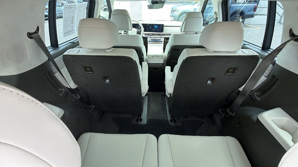 Used 2025 Hyundai Santa Fe Calligraphy FWD image 13