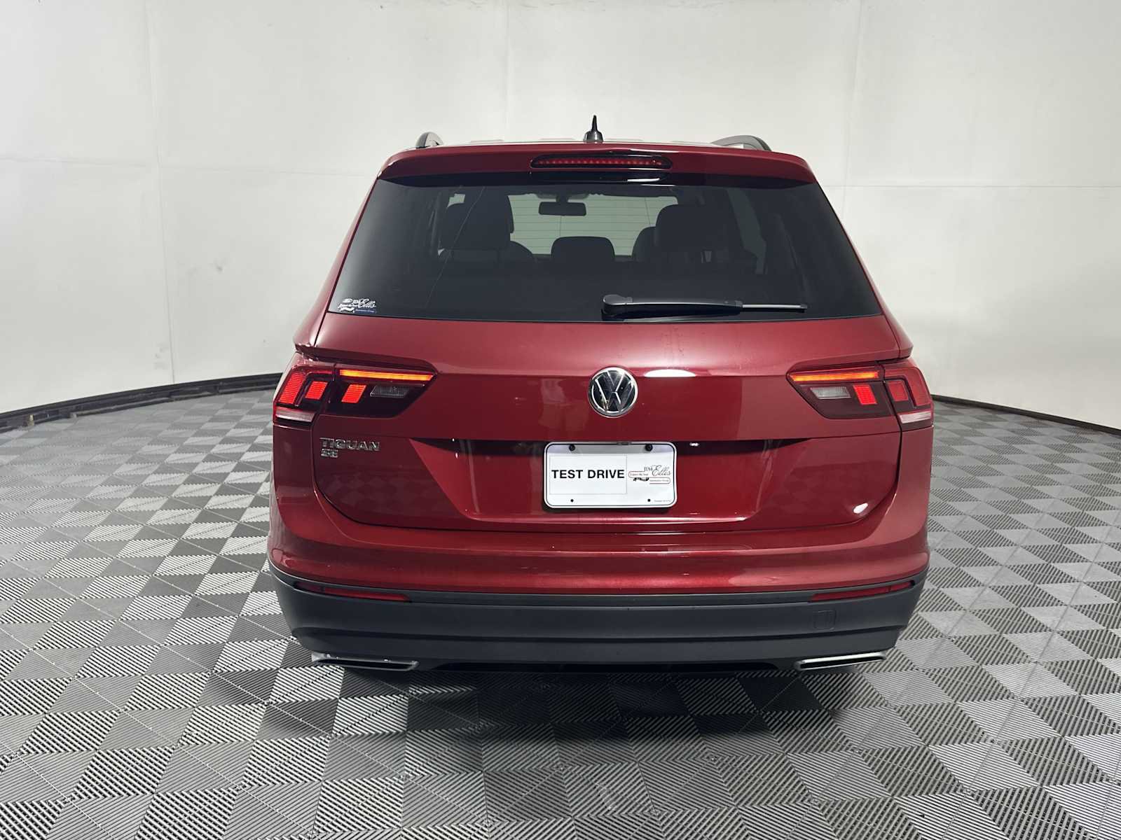 Used 2019 Volkswagen Tiguan SE w/ Panoramic Sunroof Package FWD image 6
