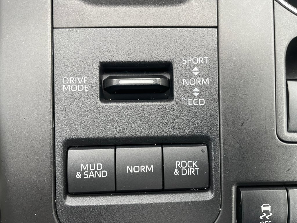 Used 2021 Toyota Highlander XLE AWD/4WD image 40