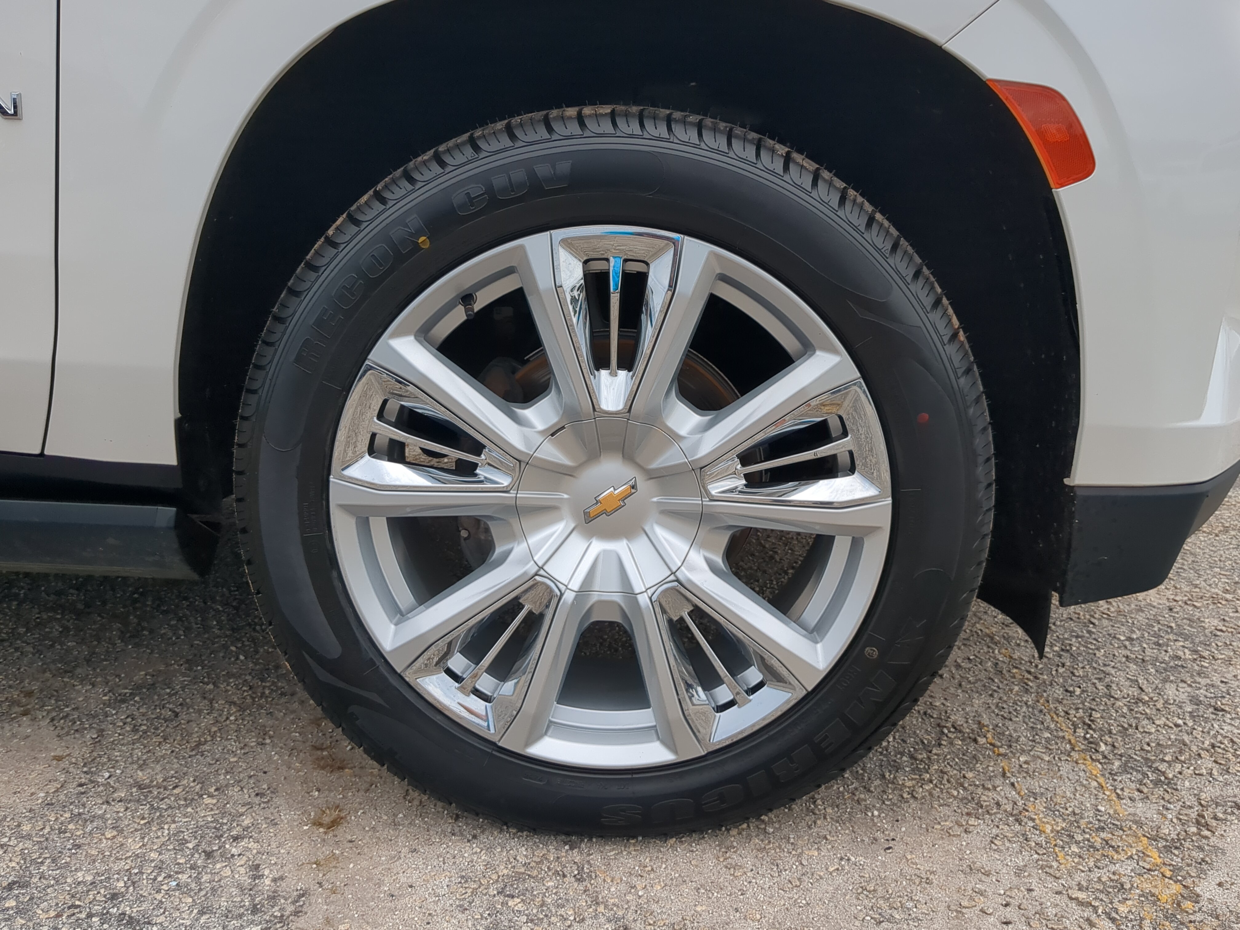 Used 2021 Chevrolet Suburban High Country w/ Premium Package RWD image 9
