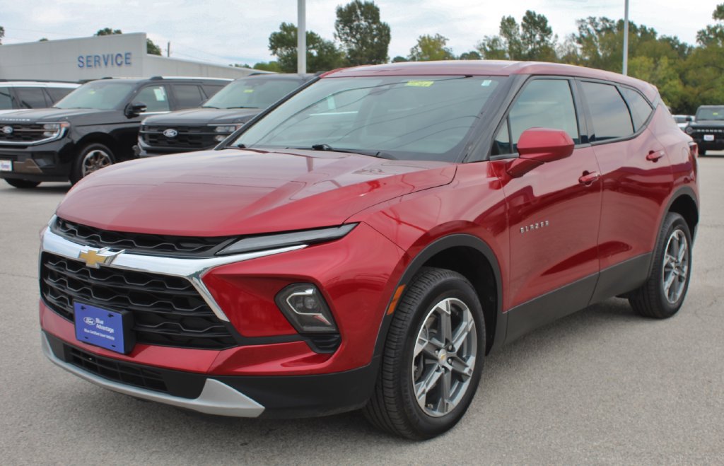 Used 2023 Chevrolet Blazer LT w/ Driver Confidence Package FWD image 2
