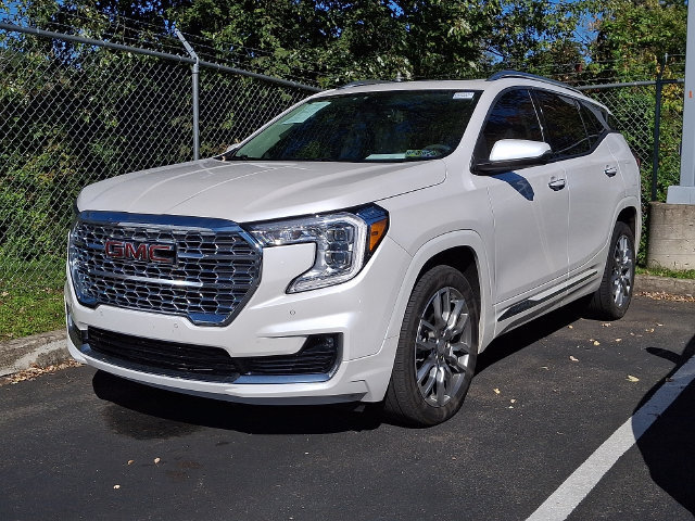Used 2023 GMC Terrain Denali AWD/4WD image 3