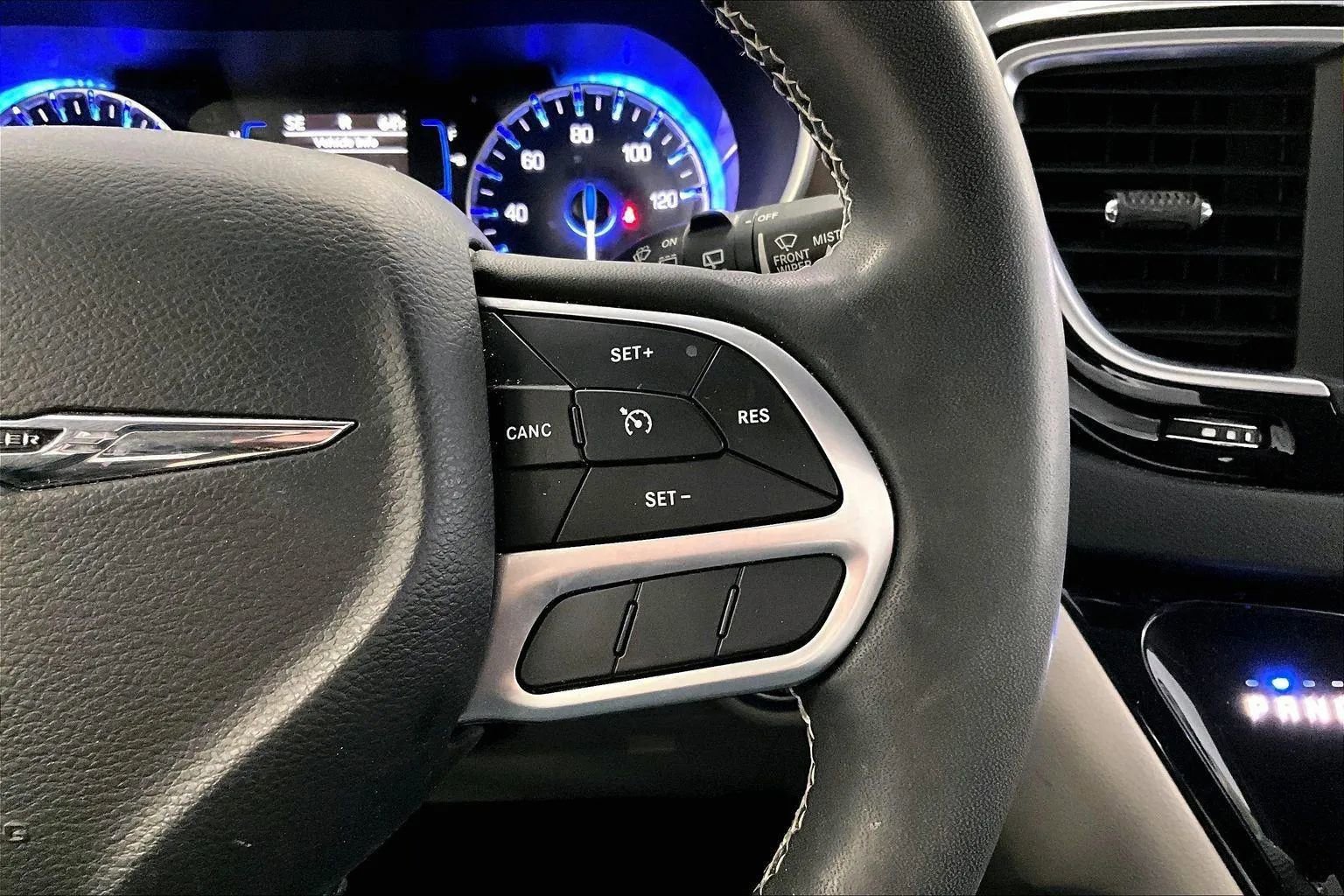 Used 2022 Chrysler Voyager LX image 18