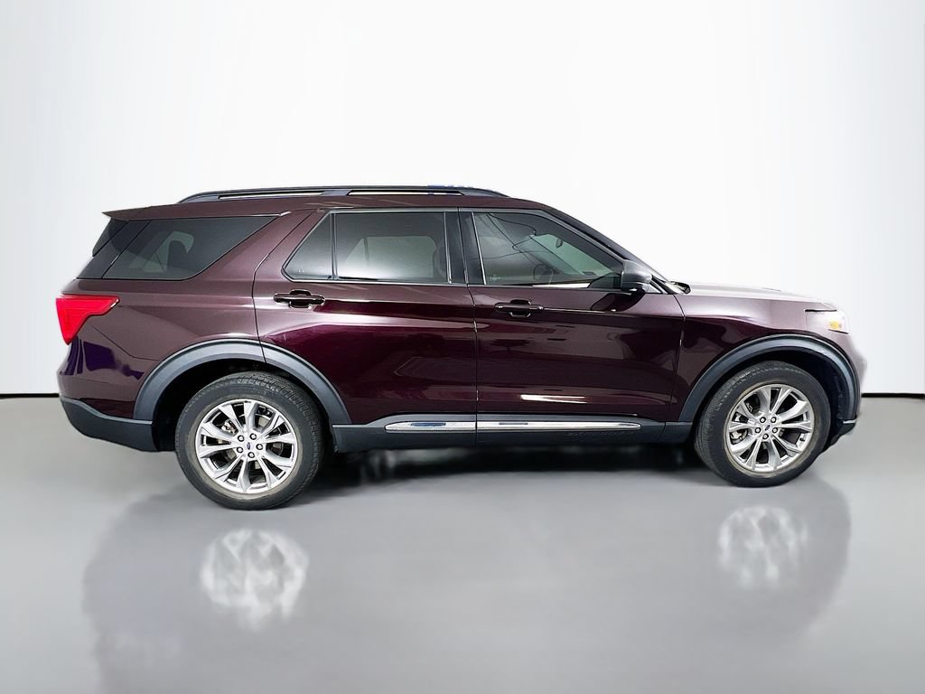 Certified 2023 Ford Explorer XLT w/ Equipment Group 202A AWD/4WD image 9